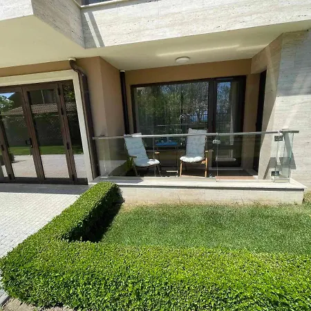 Elegance Апартаменты *