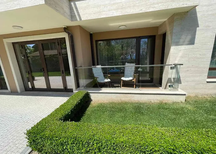 Elegance Apartment *